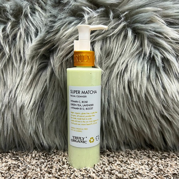 Truly Other - Truly organic Super matcha facial cleanser